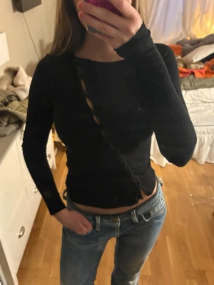 Svart festtopp - Skitsnygg tajt festtopp, men även bra för vardagstillfällen! Helt slutsåld