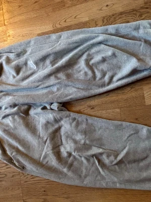 Nike mjukisbyxor  - Mjukisbyxor från Nike. I bra skick men var använts. 