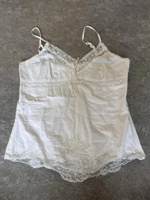 Linne - Linne med sååå fina detaljer. 