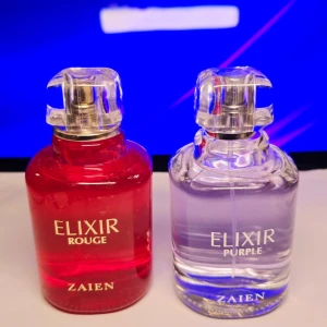 ✨ Elixir Rouge & Elixir Purple – Zaien (2st) - Två eleganta dofter – en varm & intensiv (Rouge ❤️) och en fräsch & mjuk (Purple 💜) 👩 Kön: Dam / Unisex ✨ Perfekta för olika tillfällen 💨 Endast testade några spray (nästan fulla) 📦 Säljs tillsammans #parfym #elixir #zaien #duo #plick