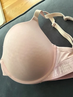 Victorias secret PINK BH - Lappen är bortklippt men storleken är 80C 
