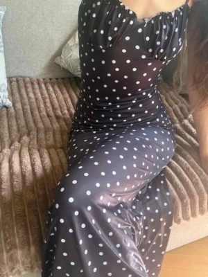 Polka dot klänning retro vintage - Så snygg polka dot klänning! Figursydd och bekväm 🍓 helt ny! 
