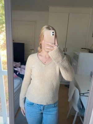 Stickad tröja - Stickad tröja ifrån nümph i storlek XS, i gott skick.