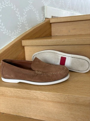 Ralph Lauren Loafers - Snygga ljusbruna loafers från Ralph Lauren, perfekt till sommaren.