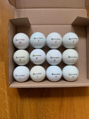 TaylorMade mix 12-pack golfbollar A/B-klass - TaylorMade mix 12-pack golfbollar A/B-klass