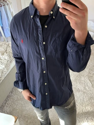 Ralph Lauren skjorta  - Ralph Lauren skjorta | Skick: 9/10 | Size - L | Nypris 1600kr mitt pris 499kr | Passar dig runt 185-192 cm