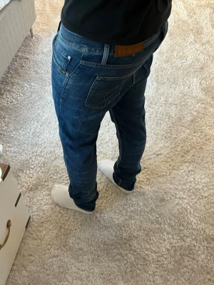 Tiger of Sweden jeans - Tiger of Sweden jeans Sharp | skick 9/10 | Storlek 32/34 | Pris - 399kr | Modellen är ca 181cm lång | Hör av dig vid minsta fråga eller fundering!!