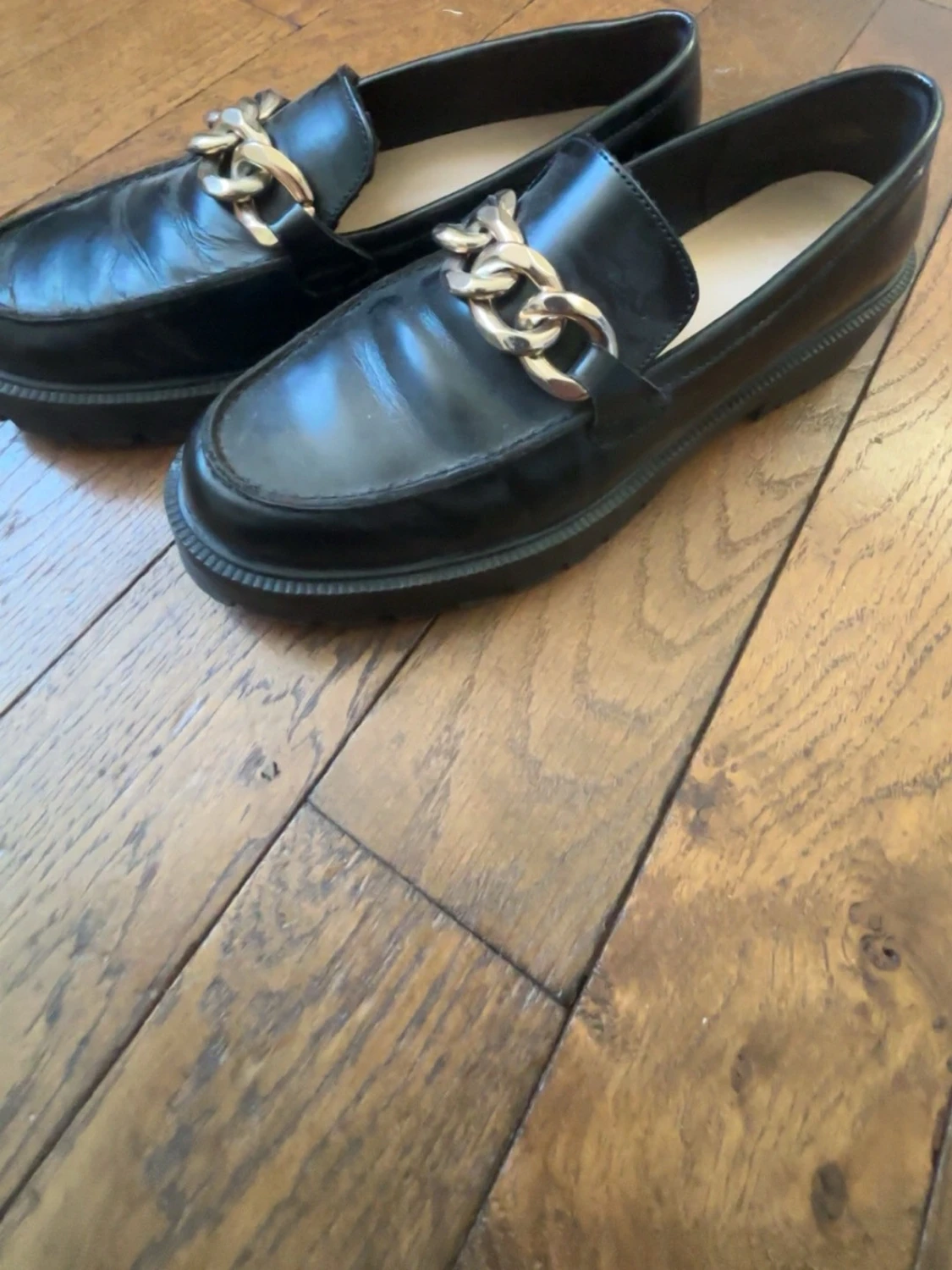 Svarta loafers med kedjedetalj - 1