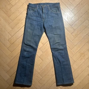 Levis 507 jeans - Vid köp av fler produkter erbjuds bättre pris. Skriv vid ytterligare frågor eller funderingar🤝 Storlek: 32/32. Mått: Längd 107 cm. Midja 41 cm.  
