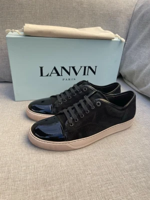 Lanvin skor  - Hej, säljer nu dessa svin snygga lanvin skor. Skorna är i grymt skick!  Begränsat antal boxar och dustbag. Hör av dig vid frågor. 