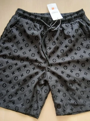 NYA! Svarta bad shorts - Helt nya  svarta bad shorts 