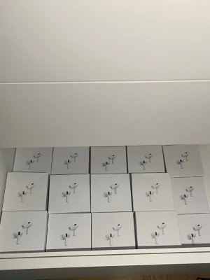 AirPods Pro 2 - 🎧 AirPods-känslan utan AirPods-priset! ✅ Samma design & ljud ✅ Fungerar med iPhone & Android 📦 Skickas inom 24h – hemma på 1–3 dagar! 🔁 Inte nöjd? Enkla returer!  ⚡ Begränsat antal – skriv PM så fixar jag! 💬 