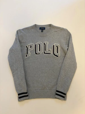 Unik Ralph Lauren  - Grå stickad Polo Ralph Lauren tröja 100% bomull //  Mycket bra skick //  Storlek XL ungdom så passar som en vanlig herr S //  Skriv vid minsta fråga eller fundering🤝