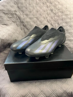  Adidas X Speedflow fotbollsskor -  Adidas X Speedflow fotbollsskor storlek 42 