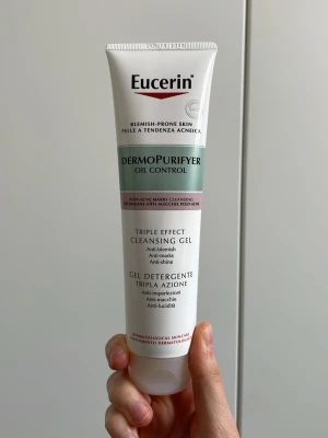 Eucerin DermoPurifyer Cleansing Gel - det är en ansiktstvätt speciellt framtagen för aknebenägen hud. den motverkar även blemmor, märken och glans. helt oanvänd! postar inom 1-2 dagar!🤩🤩