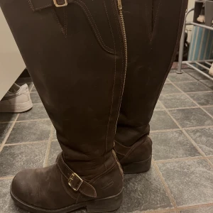 Johnny bulls  - Fina knappt använda Johnny bulls💓  Pris kan diskuteras kom med förslag! 