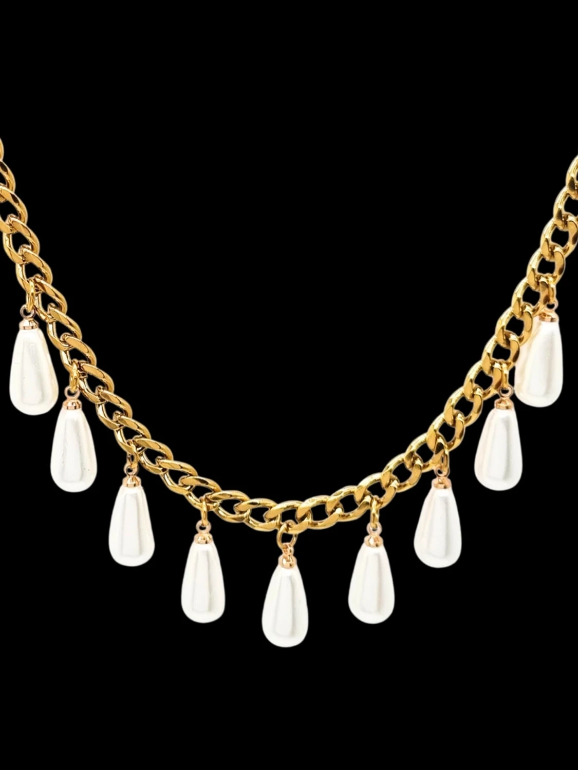 Handgjort halsband med pärlor 