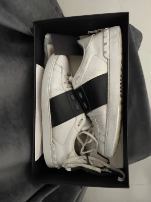 Valentino open RIKTIGA! - Tjena! Säljer nu mina valentinos open för ett rimligt pris då dom är äkta! Köptes för 6999kr