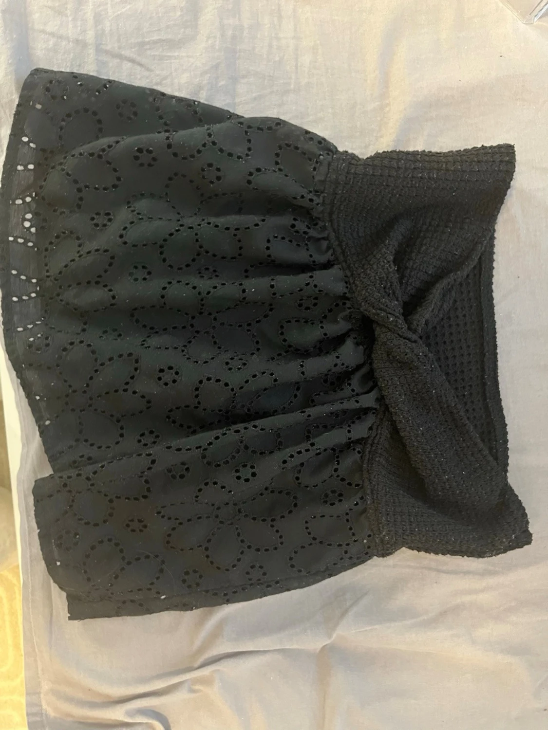 Svart ärmlös linnetopp med spets - 2