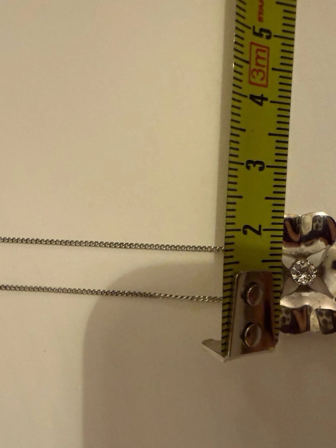 Silverfärgat halsband med blomma - 2