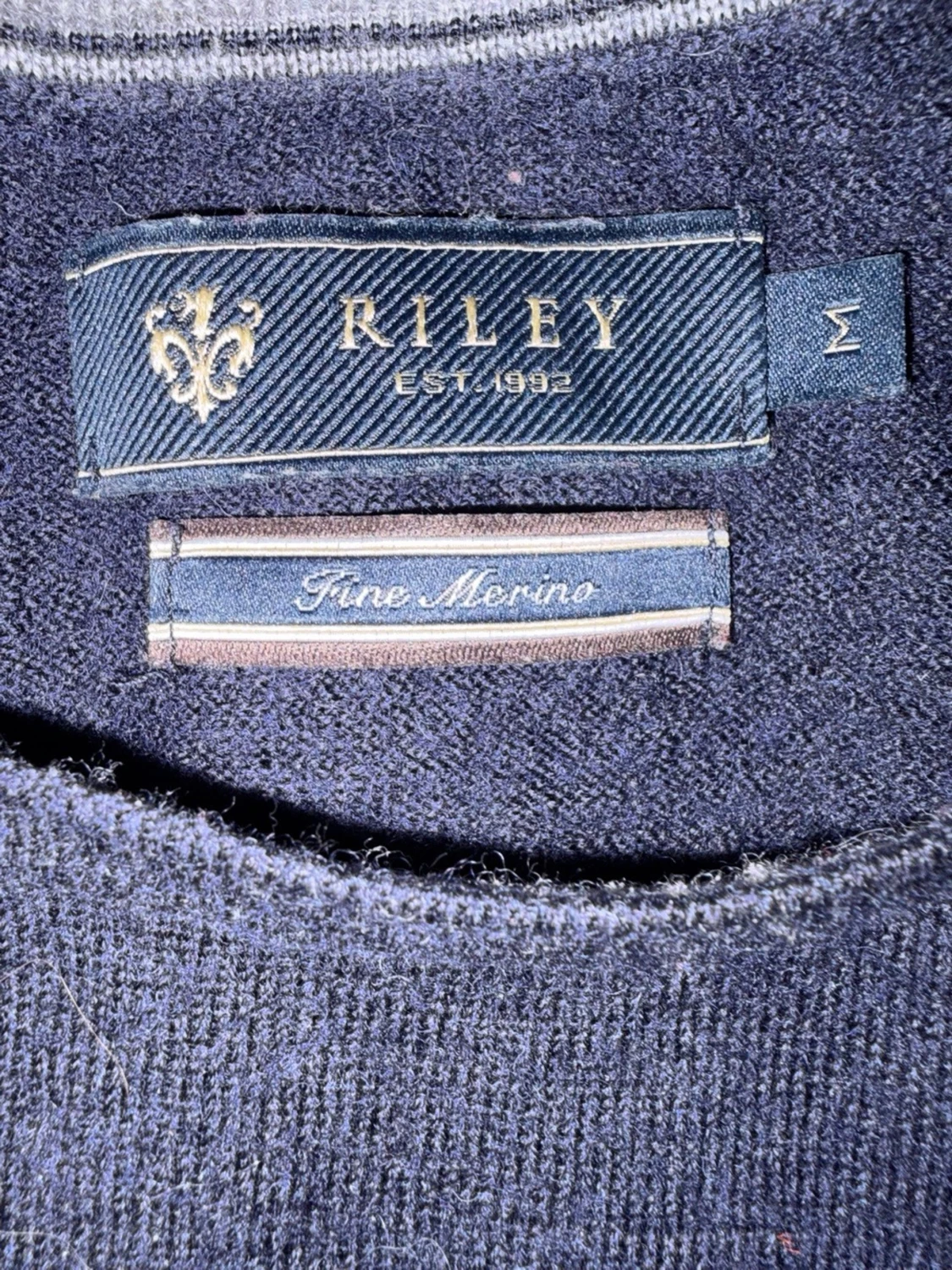 Svart stickad tröja från Riley - 2