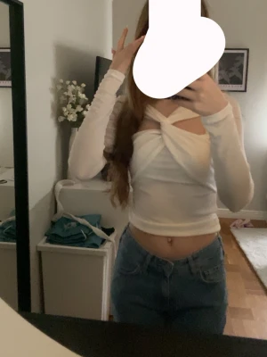 Vit top från bikbok - Vit top från bikbok, provat några gånger.