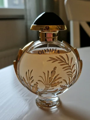 Paco Rabanne Olympéa Solar EdP 50ml - Solig och varm doft. Perfekt till vår och sommar. Har tappat färgen på metallen på ena sidan, se bild. Utöver det i bra skick.