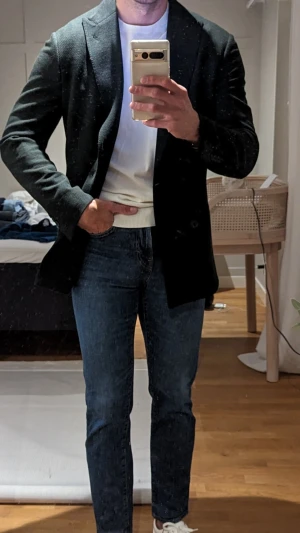 Mörkgrön kavaj från Boggi Milano stl 48 - Mörkgrön kavaj från Boggi Milano stl 48. Dubbelknäppt. Nypris 4000kr.