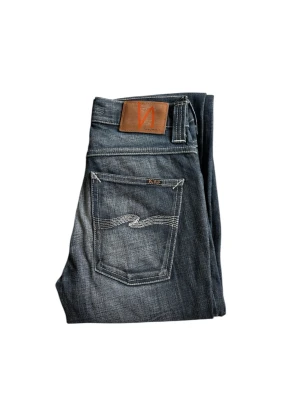 Nudie Jeans  - Nudie Jeans i modellen: Grim Tim ⭐️.                 Storlek: W28 L32 