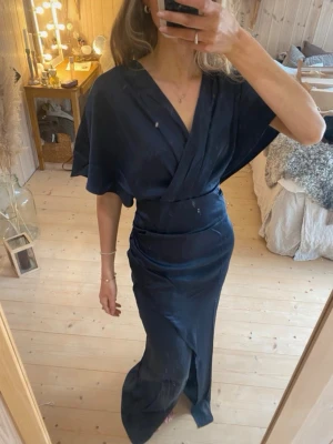 Satin balklänning  - SÅÅ snygg