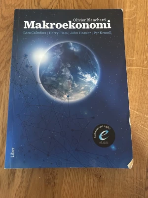 Makroekonomi av Olivier Blanchard - Makroekonomi är en kursbok på svenska skriven av Olivier Blanchard med flera, utgiven av Liber. 