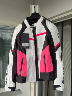 REV'IT! MC- jacka  - Skydd i armbågar och axlar. Jättefin motorcykel jacka . Storlek S