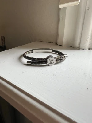 Armband LV - Jätte fint herr armband 