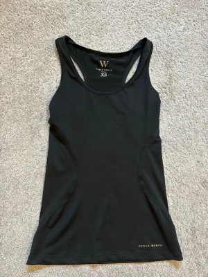 Svart sportlinne  - Snyggt svart sportlinne som passar till allt🍒 inte använt, men ej prislapp kvar