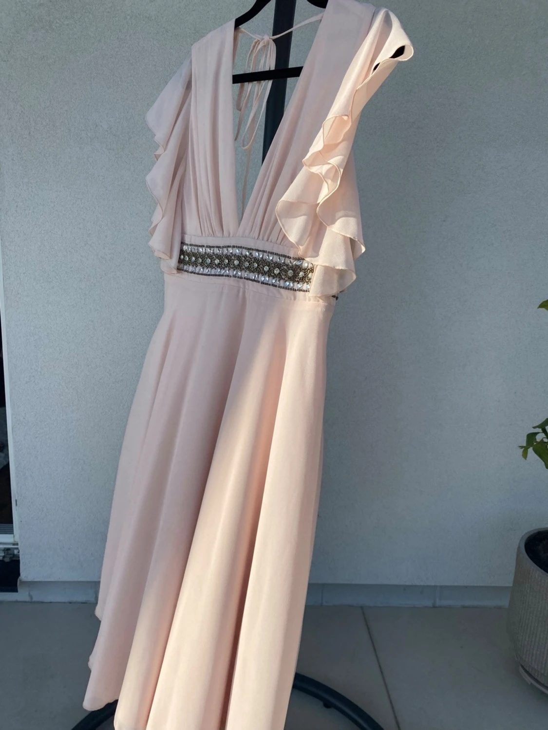 Ljusrosa klänning  med volang - 1