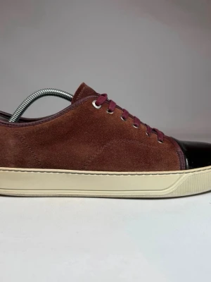 Lanvin - Snygga skor med klasisk stil. Och lite extra med den glansiga toecapen