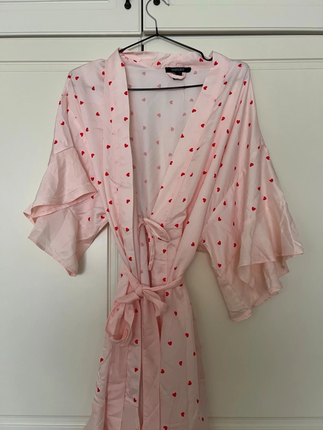 Rosa morgonrock med hjärtan