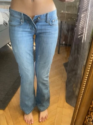 Lågmidjade jeans - Superfina lågmidjade jeans som tyvärr inte passar mig. 💗