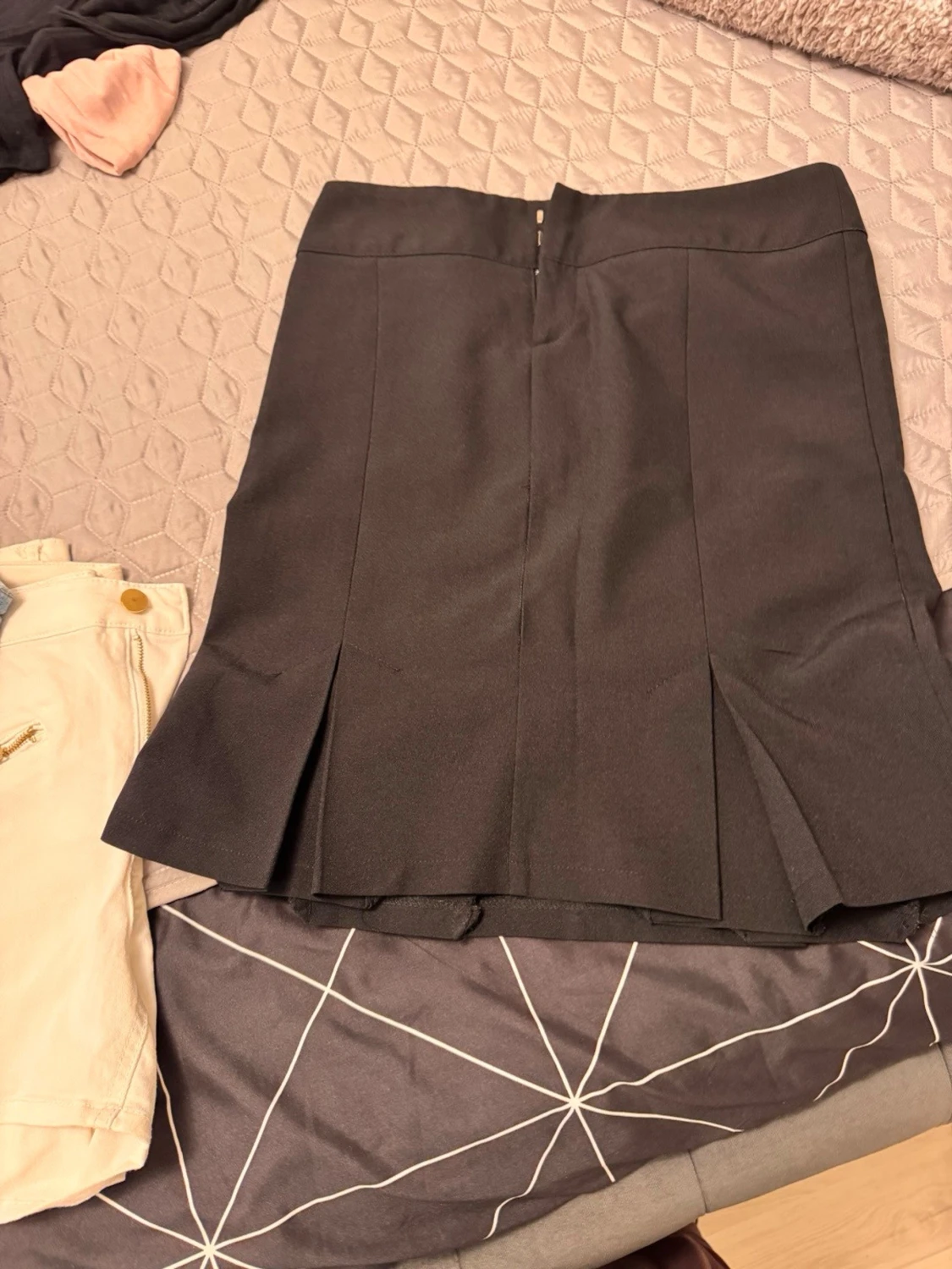 Svart kortkjol från Renée Tyler - 3