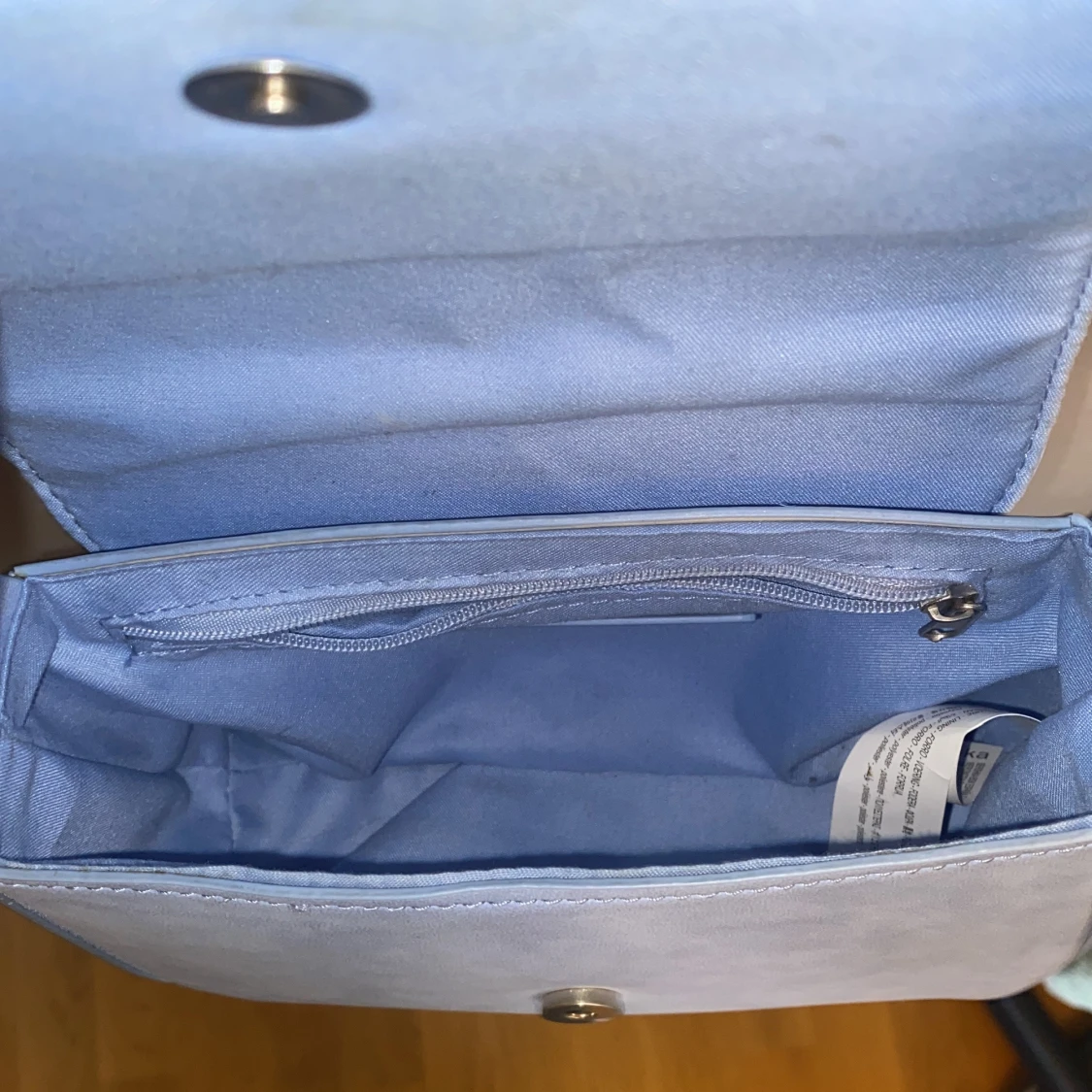 Ljusblå axelväska i mocka-look - 2