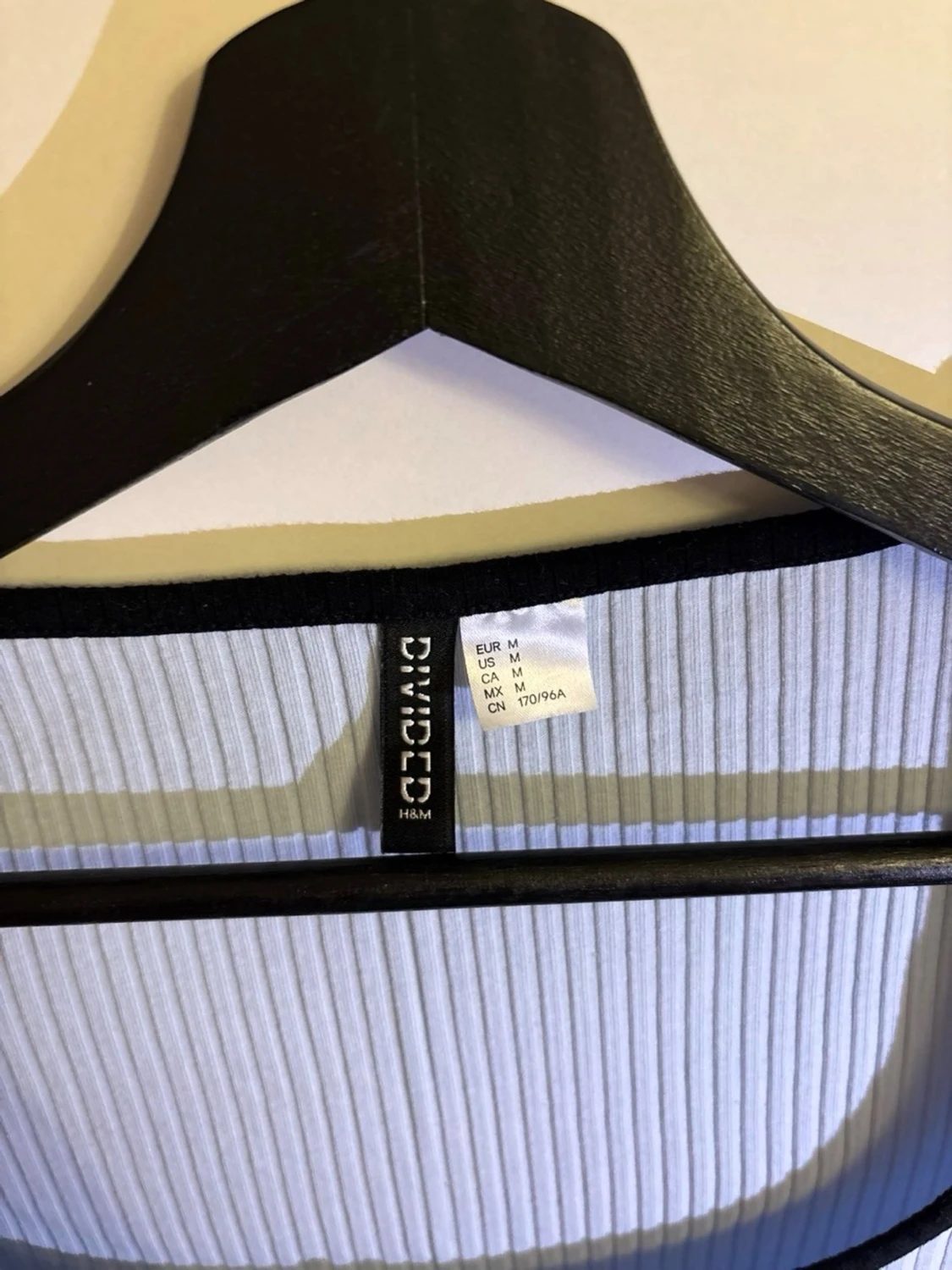 Ljusblå ribbad topp från H&M Divided - 1