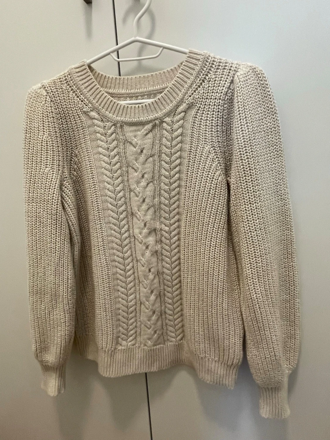 Beige kabelstickad tröja från GAP