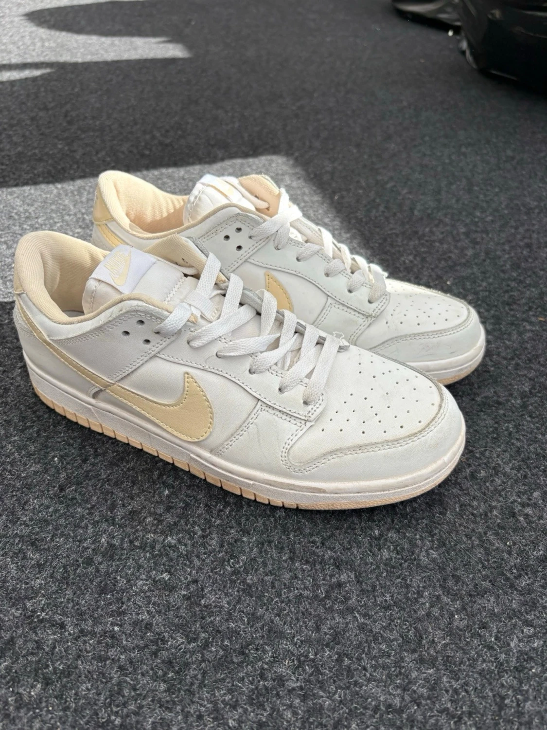 Nike Dunk Low vit/beige sneakers