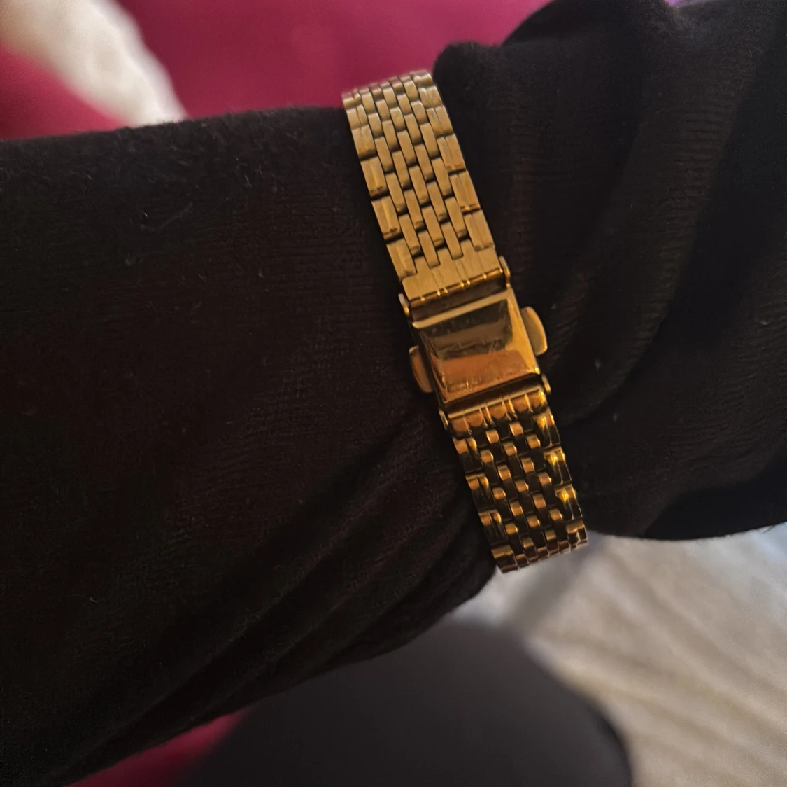 Guldfärgad rektangulär Sittar-klocka - 1