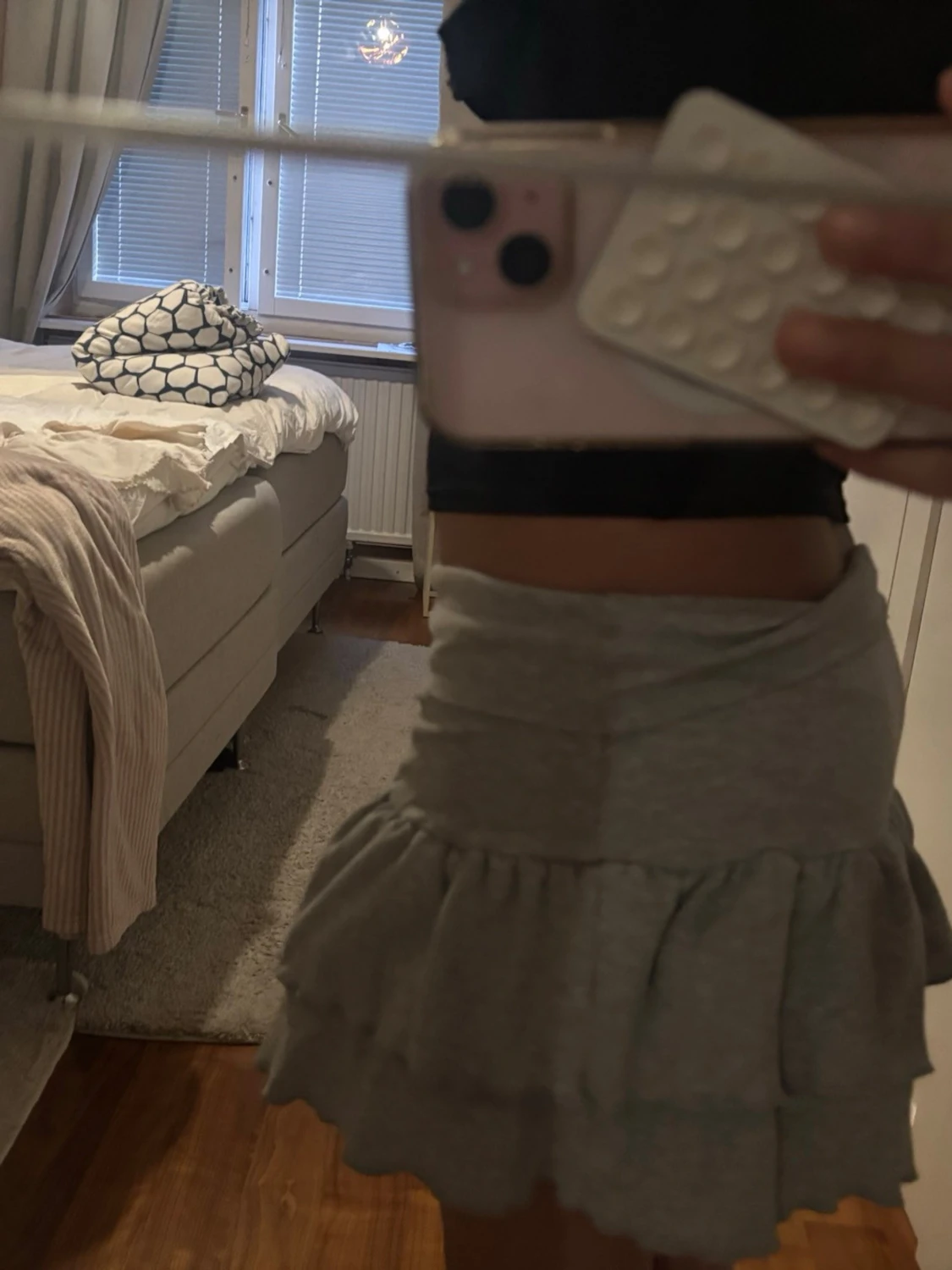 Grå volangkjol i bomull - 1