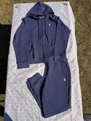 Ralph Lauren navy blue tracksuit - Size M, true to size. As new. Very comfortable and never worn