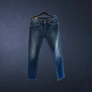 Dondup  - Tjena! Ett par riktigt snygga Dondup jeans i en fräsch tvätt! Size: 32 - Skick: 4/5 - Retail: 3 500:- - Pris: 750:- | HÖR GÄRNA AV ER VID FRÅGOR & FUNDERINGAR! /Mvh, Morëtti Co.