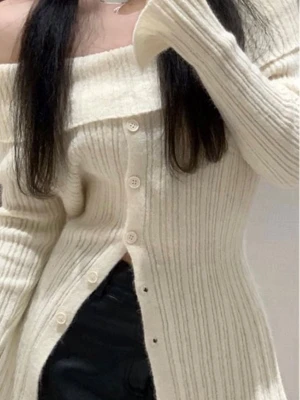 Tröja Off shoulder  - Natur vit & stretchigt material!🤍