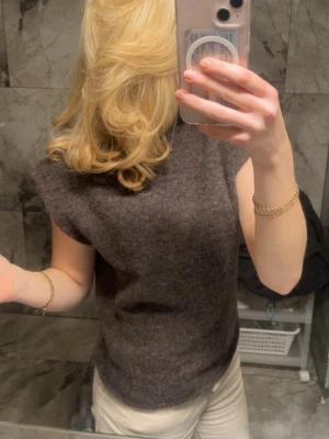 Stickad tröja från Gina Tricot  - Använd få gånger tyvärr men inga defekter, skador eller nopprig💕💕