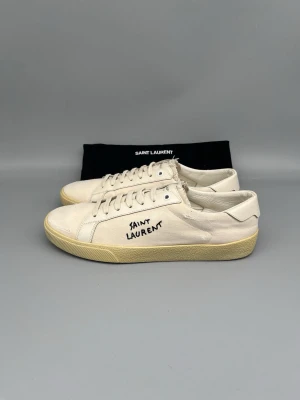 Saint Laurent SL/06 Court Sneaker - • The shoes have been gently used and are in very good condition  • Size: 43.5 (fits 44-44.5)  • Color: Beige   • Retail price: 7200 SEK / 650€  • Dustbag included